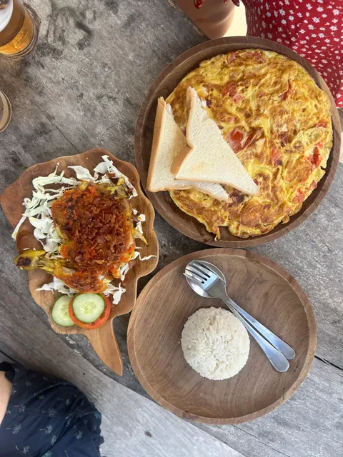 Nyoman Local Food Cafe