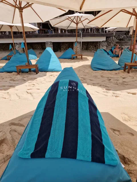 Sundays Beach Club