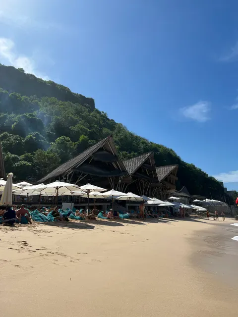Sundays Beach Club