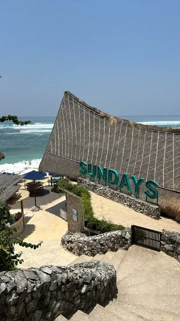 Sundays Beach Club