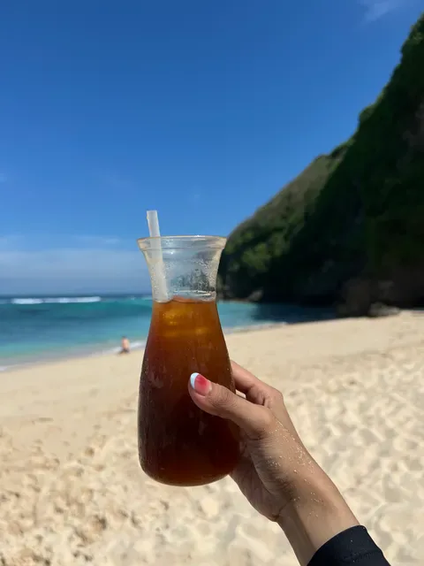 Sundays Beach Club