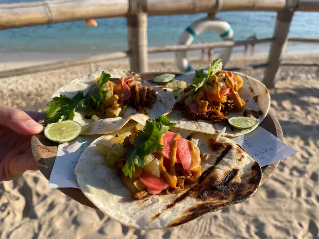 Sundays Beach Club