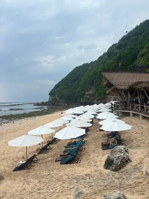 Sundays Beach Club