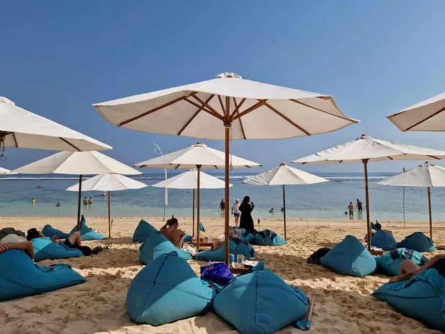 Sundays Beach Club