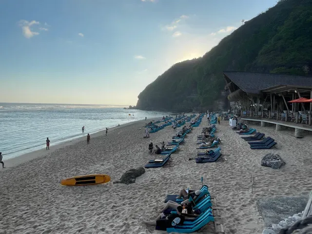 Sundays Beach Club