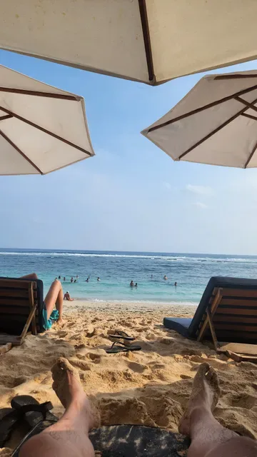 Sundays Beach Club
