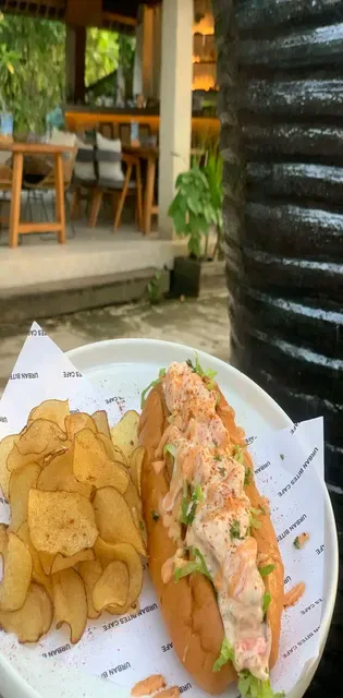 Urban Seaside restaurant & bar