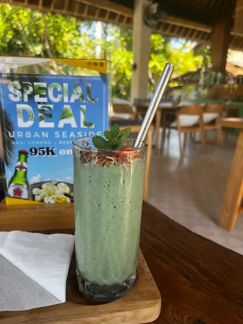 Urban Seaside restaurant & bar