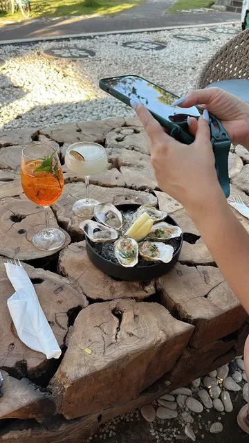 Urban Seaside restaurant & bar