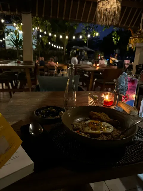 Urban Seaside restaurant & bar