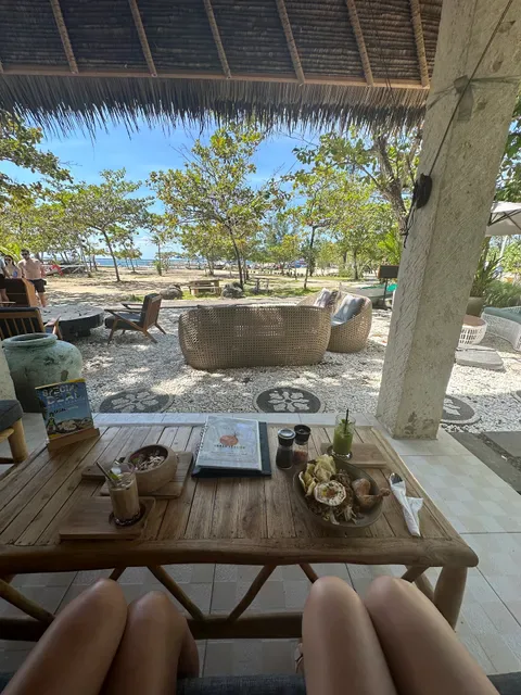 Urban Seaside restaurant & bar