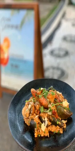 Urban Seaside restaurant & bar