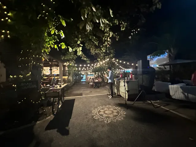 Urban Seaside restaurant & bar