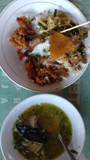 Warung Babi Guling Sari Dewi Bp. Dobil