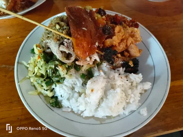 Warung Babi Guling Sari Dewi Bp. Dobil