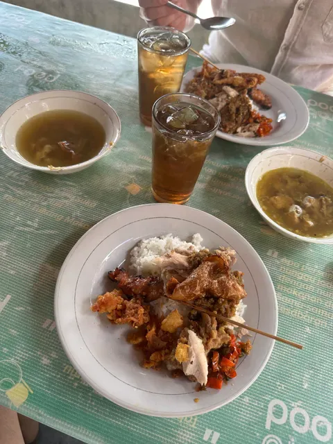 Warung Babi Guling Sari Dewi Bp. Dobil