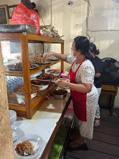 Warung Babi Guling Sari Dewi Bp. Dobil
