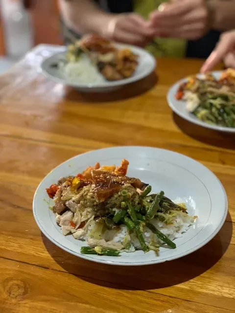 Warung Babi Guling Sari Dewi Bp. Dobil