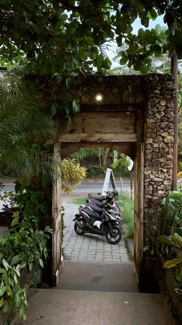 Warung In Salt Restaurant Bar