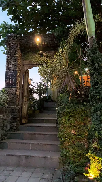 Warung In Salt Restaurant Bar