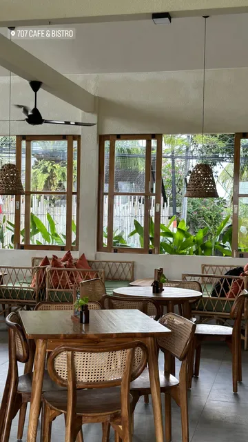 707 Cafe & Bistro