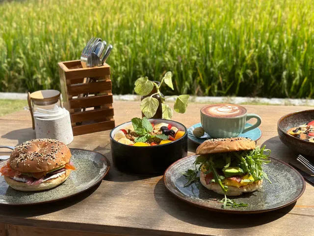 707 Cafe & Bistro