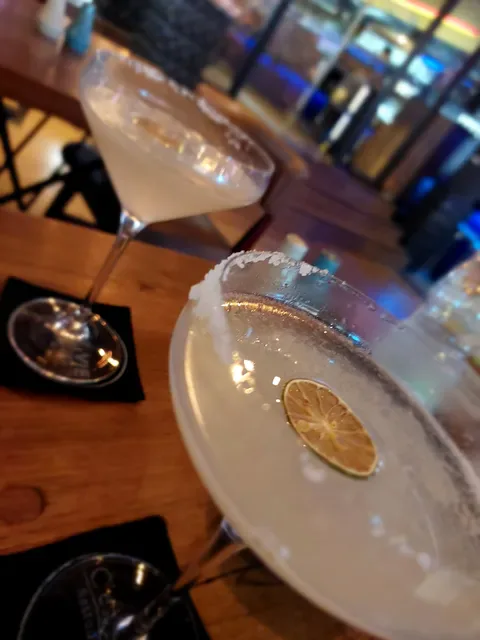 Cést La Vie Restaurant and Bar