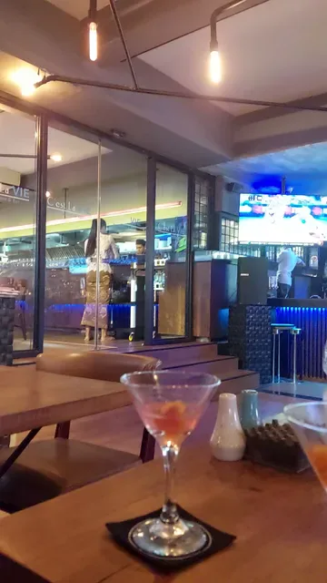 Cést La Vie Restaurant and Bar