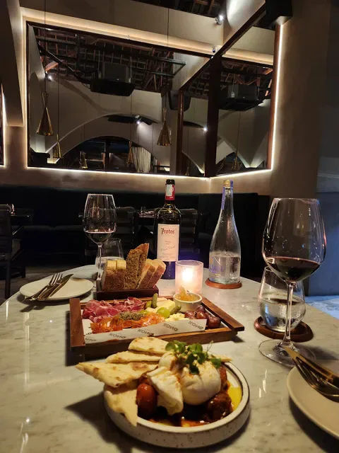 KONG | Contemporary Bistro