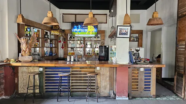 Litut Bar & Restaurant