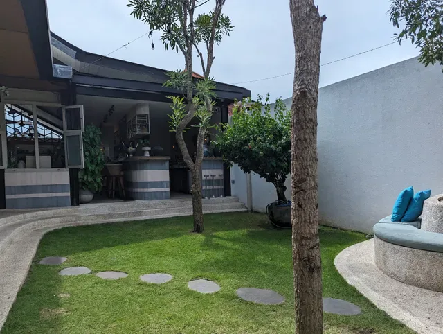 Milk & Madu Beach Road