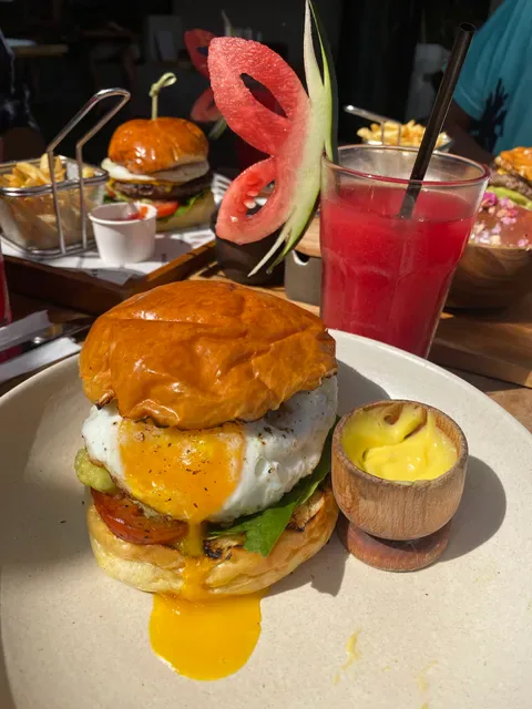 NOURISH CAFE