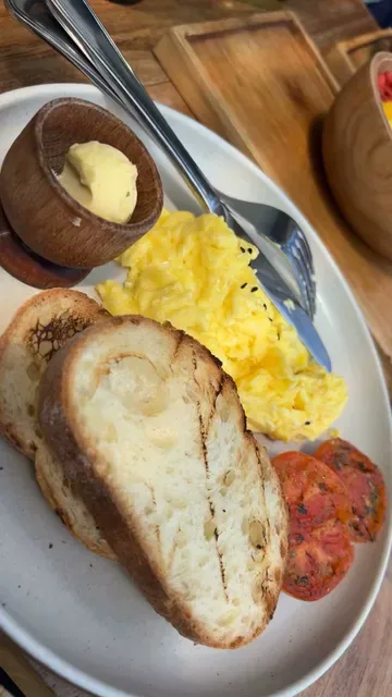 NOURISH CAFE