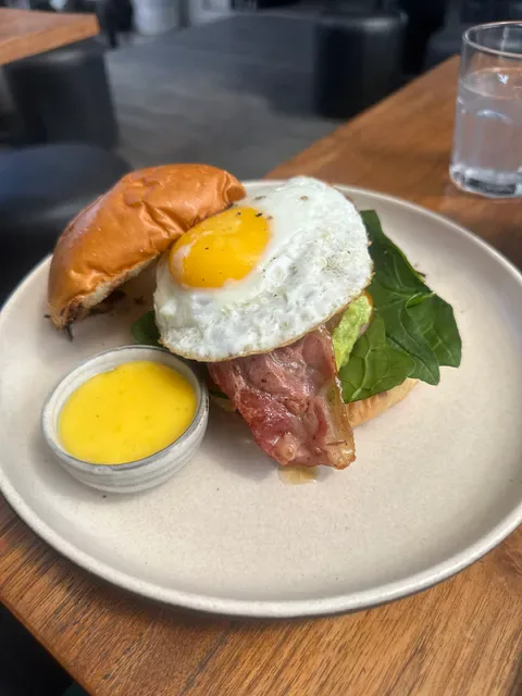 NOURISH CAFE