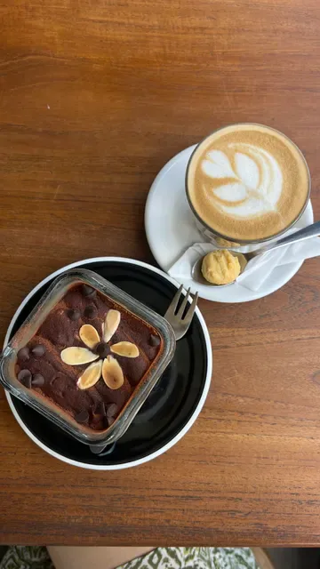 Nyom Nyom Coffee