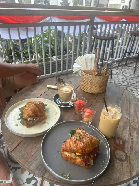 Nyom Nyom Coffee