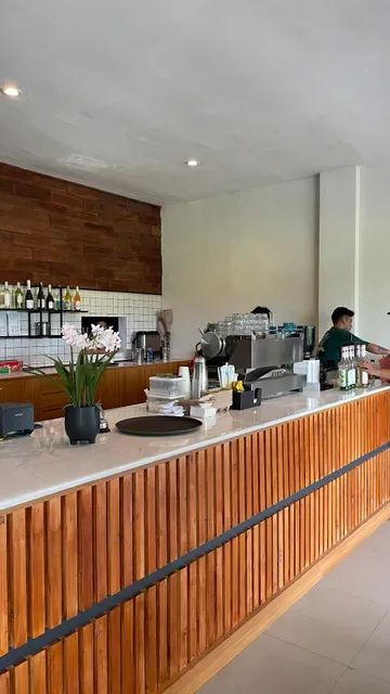 PADDLE Cafe & Bar