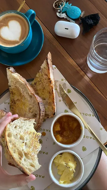 PADDLE Cafe & Bar