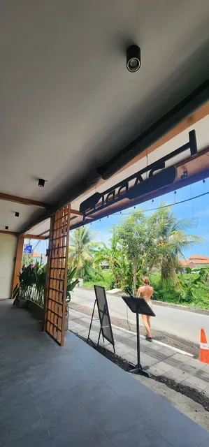 PADDLE Cafe & Bar