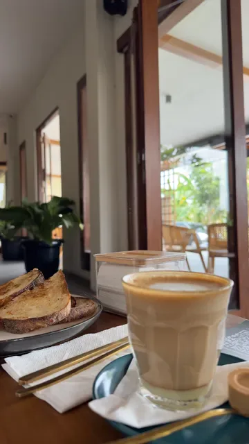 PADDLE Cafe & Bar