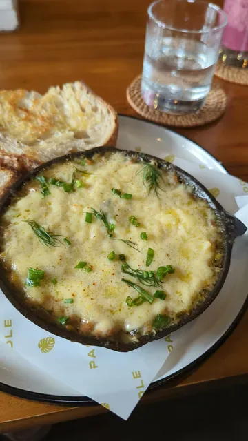 PADDLE Cafe & Bar