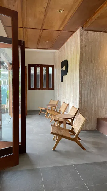 PADDLE Cafe & Bar