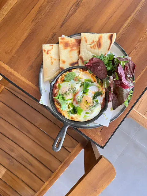 PADDLE Cafe & Bar