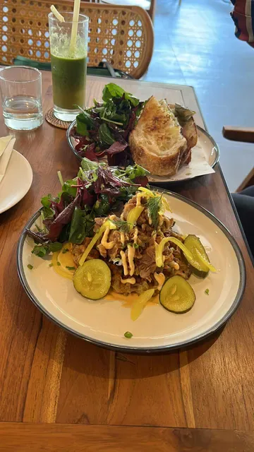 PADDLE Cafe & Bar