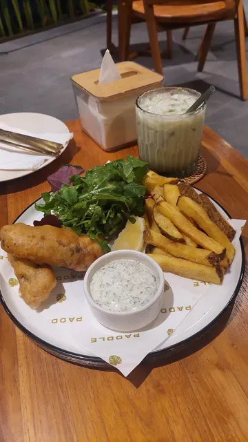 PADDLE Cafe & Bar