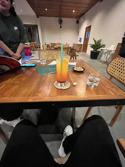 PADDLE Cafe & Bar