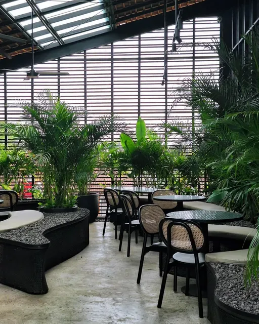 Shirley Cafe Bali