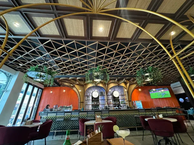 Aviary Bistro, Seminyak Square