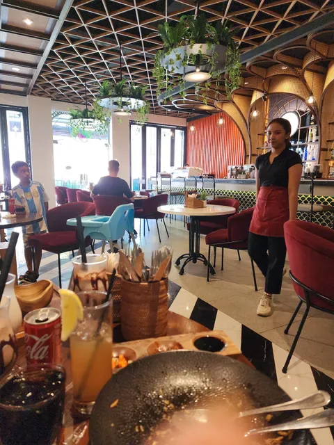 Aviary Bistro, Seminyak Square