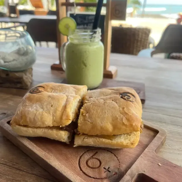 b+ Café & Restaurant Kuta